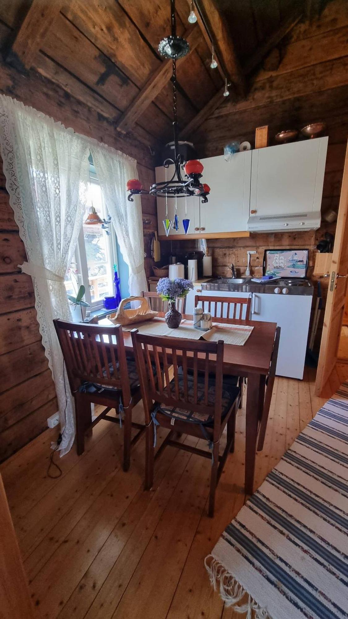 Koselig Rorbu Pa Tind Villa Sørvågen Bagian luar foto